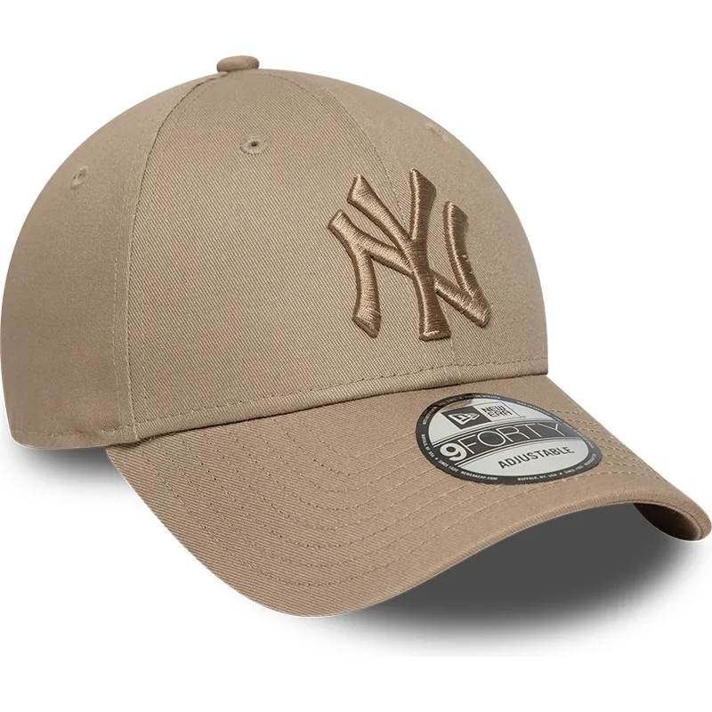 cappellino-curvo-marrone-chiaro-regolabile-con-logo-marrone-9forty-league-essential-di-new-york-yankees-mlb-di-new-era