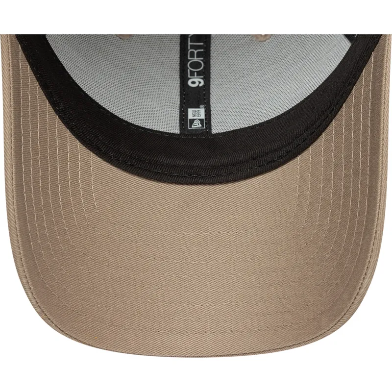 cappellino-curvo-marrone-chiaro-regolabile-con-logo-marrone-9forty-league-essential-di-new-york-yankees-mlb-di-new-era