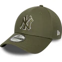cappellino-verde-con-visiera-curva-regolabile-con-logo-verde-9forty-outline-dei-new-york-yankees-mlb-di-new-era
