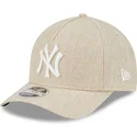 cappellino-beige-con-visiera-curva-snapback-9forty-m-crown-a-frame-cotton-weave-dei-new-york-yankees-mlb-di-new-era