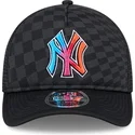 cappellino-trucker-nero-9forty-m-crown-a-frame-gradient-raceway-dei-new-york-yankees-mlb-di-new-era