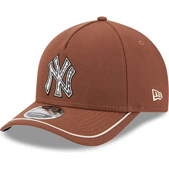 Cappellino snapback marrone con visiera curva 9FORTY M-Crown A Frame Motorsport dei New York Yankees MLB di New Era