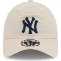 cappellino-curva-beige-regolabile-con-logo-blu-marino-9twenty-linen-spring-training-fan-pack-2025-di-new-york-yankees-mlb-di-new