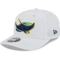 cappellino-trucker-bianco-9seventy-perf-spring-training-fan-pack-2025-dei-tampa-bay-rays-mlb-di-new-era