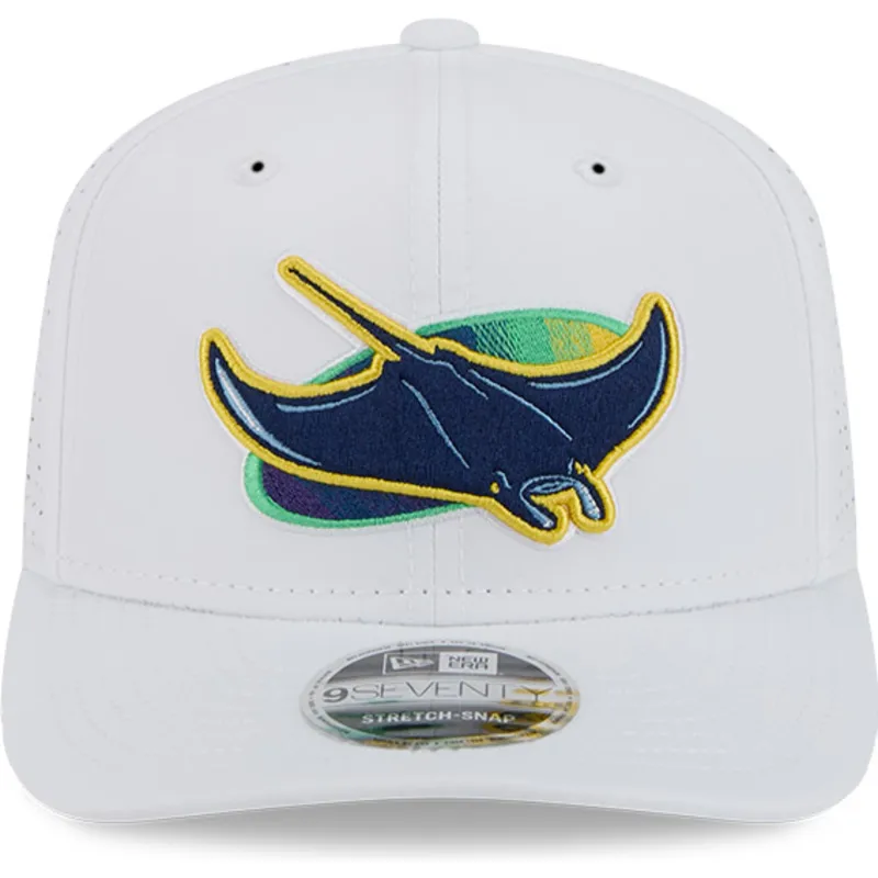 cappellino-trucker-bianco-9seventy-perf-spring-training-fan-pack-2025-dei-tampa-bay-rays-mlb-di-new-era