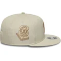 cappello-piatto-beige-snapback-con-logo-beige-9fifty-original-fit-world-series-dei-new-york-yankees-mlb-di-new-era