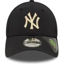 cappellino-curvo-nero-regolabile-con-logo-beige-9forty-recycled-di-new-york-yankees-mlb-di-new-era