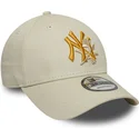 cappellino-curvo-beige-regolabile-con-logo-giallo-9forty-floral-icon-di-new-york-yankees-mlb-di-new-era