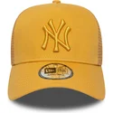 cappellino-trucker-giallo-con-logo-giallo-a-frame-league-essential-dei-new-york-yankees-mlb-di-new-era