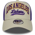 cappellino-trucker-beige-e-viola-e-frame-script-dei-los-angeles-lakers-nba-di-new-era