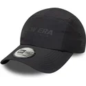cappellino-nero-con-visiera-curva-regolabile-runner-tech-di-new-era