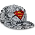cappellino-piatto-nero-snapback-per-bambino-9fifty-all-over-print-di-superman-dc-comics-di-new-era