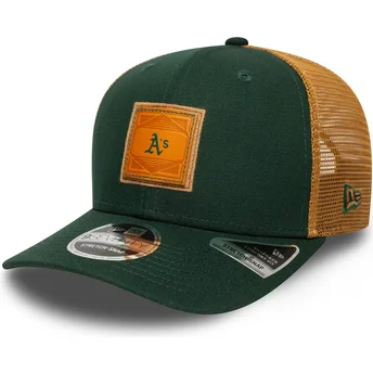 Cappellino trucker verde e marrone 9SEVENTY Stretch Snap con logo in rilievo Oakland Athletics MLB di New Era