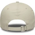 cappellino-curvo-beige-e-nero-regolabile-9forty-contrast-patch-dei-chicago-bulls-nba-di-new-era