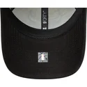 cappellino-curvo-beige-e-nero-regolabile-9forty-contrast-patch-dei-chicago-bulls-nba-di-new-era