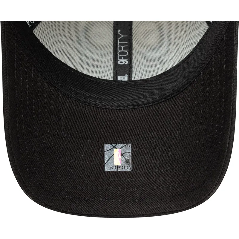 cappellino-curvo-beige-e-nero-regolabile-9forty-contrast-patch-di-chicago-bulls-nba-di-new-era