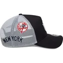 cappellino-trucker-blu-navy-e-bianco-a-frame-multi-patch-dei-new-york-yankees-mlb-di-new-era