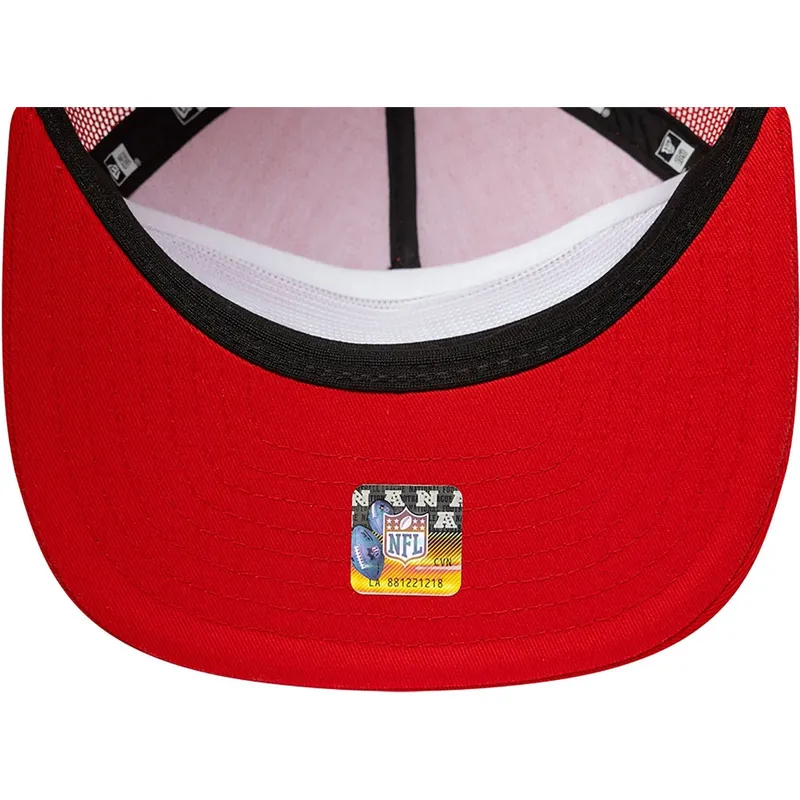 cappellino-piatto-trucker-rosso-golfer-international-series-games-2024-dei-kansas-city-chiefs-nfl-di-new-era