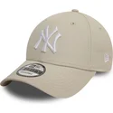 cappellino-beige-con-visiera-curva-regolabile-con-logo-bianco-9forty-league-essential-dei-new-york-yankees-mlb-di-new-era