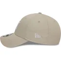 cappellino-beige-con-visiera-curva-regolabile-con-logo-bianco-9forty-league-essential-dei-new-york-yankees-mlb-di-new-era