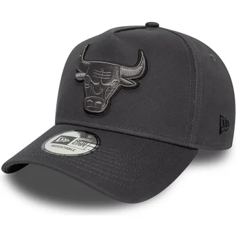 Cappellino snapback grigio con visiera curva e logo grigio E Frame Tonal Outline dei Chicago Bulls NBA di New Era