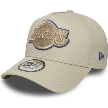 Cappellino snapback beige con visiera curva e logo beige E Frame Tonal Outline dei Los Angeles Lakers NBA di New Era
