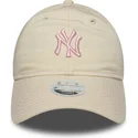cappellino-curvo-beige-regolabile-da-donna-con-logo-rosa-9twenty-contrast-stitch-dei-new-york-yankees-mlb-di-new-era