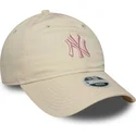 cappellino-curvo-beige-regolabile-da-donna-con-logo-rosa-9twenty-contrast-stitch-dei-new-york-yankees-mlb-di-new-era
