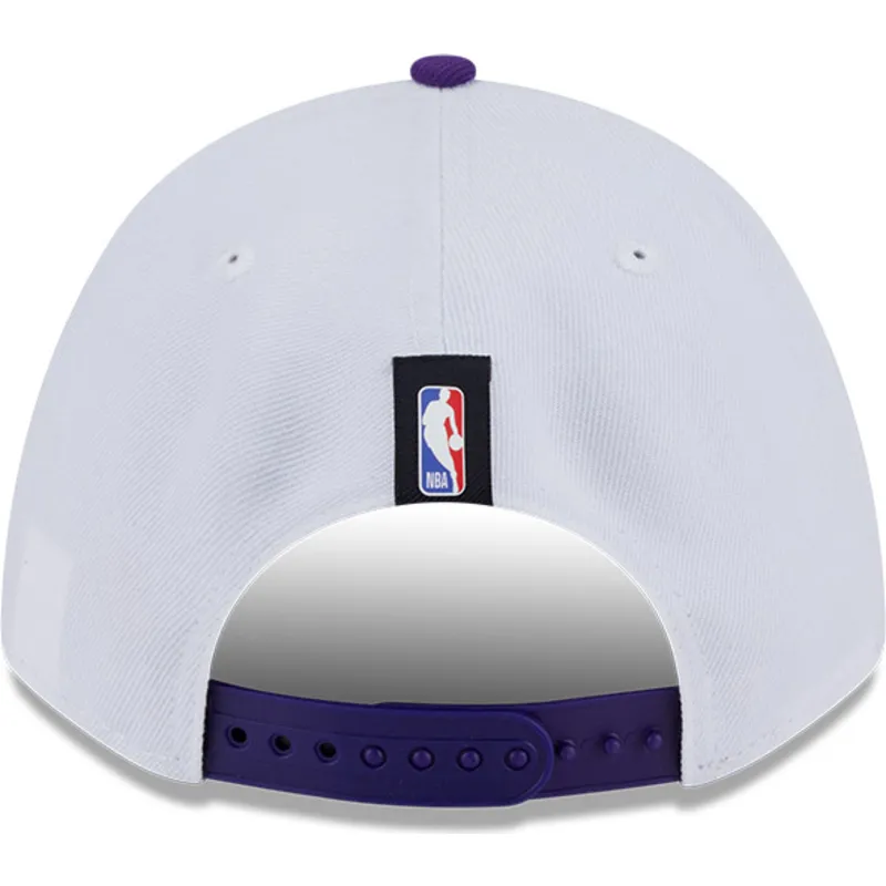 cappellino-curvo-bianco-e-viola-snapback-9forty-m-crown-draft-2025-dei-los-angeles-lakers-nba-di-new-era