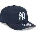 cappellino-snapback-curva-blu-navy-9seventy-stretch-snap-perf-dei-new-york-yankees-mlb-di-new-era