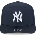 cappellino-snapback-curva-blu-navy-9seventy-stretch-snap-perf-dei-new-york-yankees-mlb-di-new-era