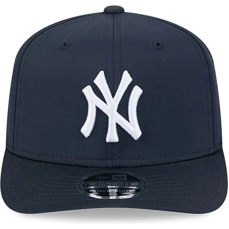 cappellino-curvo-blu-marino-snapback-9seventy-stretch-snap-perf-di-new-york-yankees-mlb-di-new-era cappellino-curvo-blu-marino-snapback-9seventy-stretch-snap-perf-di-new-york-yankees-mlb-di-new-era