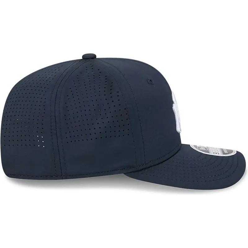 cappellino-curvo-blu-marino-snapback-9seventy-stretch-snap-perf-di-new-york-yankees-mlb-di-new-era cappellino-curvo-blu-marino-snapback-9seventy-stretch-snap-perf-di-new-york-yankees-mlb-di-new-era