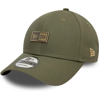 Cappellino verde regolabile con visiera curva 9FORTY Badge di New Era