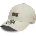 cappellino-beige-con-visiera-curva-regolabile-9forty-badge-di-new-era