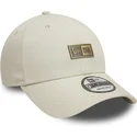 cappellino-beige-con-visiera-curva-regolabile-9forty-badge-di-new-era