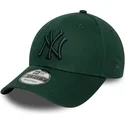 cappellino-verde-regolabile-con-visiera-curva-e-logo-verde-9forty-league-essential-dei-new-york-yankees-mlb-di-new-era