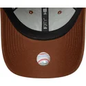 cappellino-curvo-marrone-regolabile-con-logo-marrone-9forty-league-essential-dei-new-york-yankees-mlb-di-new-era