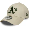 cappellino-curvo-beige-regolabile-con-logo-verde-9forty-league-essential-degli-oakland-athletics-mlb-di-new-era