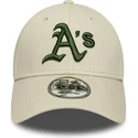 cappellino-curvo-beige-regolabile-con-logo-verde-9forty-league-essential-degli-oakland-athletics-mlb-di-new-era