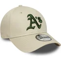cappellino-curvo-beige-regolabile-con-logo-verde-9forty-league-essential-degli-oakland-athletics-mlb-di-new-era