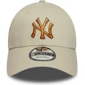 cappellino-beige-a-visiera-curva-regolabile-con-logo-marrone-9forty-ombre-infill-dei-new-york-yankees-mlb-di-new-era