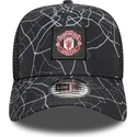 gorra-trucker-nera-a-frame-all-over-print-del-manchester-united-football-club-premier-league-di-new-era