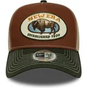 cappellino-trucker-marrone-e-verde-a-frame-animal-patch-bufalo-di-new-era