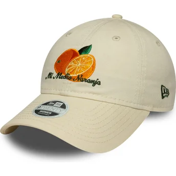 Cappellino curvo beige regolabile da donna 9TWENTY Frase Mi Media Naranja di New Era
