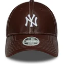 cappellino-curvo-marrone-regolabile-da-donna-9forty-topstitch-pu-new-york-yankees-mlb-di-new-era