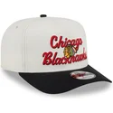 cappellino-visiera-curva-beige-e-nero-snapback-9fifty-a-frame-chainstitch-di-chicago-blackhawks-nhl-di-new-era