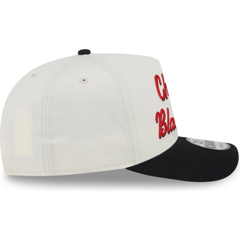 cappellino-visiera-curva-beige-e-nero-snapback-9fifty-a-frame-chainstitch-di-chicago-blackhawks-nhl-di-new-era