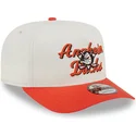 cappellino-visiera-curva-beige-e-arancione-snapback-9fifty-a-frame-chainstitch-di-anaheim-ducks-nhl-di-new-era