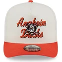 cappellino-visiera-curva-beige-e-arancione-snapback-9fifty-a-frame-chainstitch-di-anaheim-ducks-nhl-di-new-era